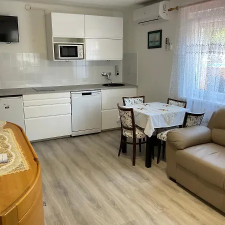 Jarmila Vendeghaz Guest house Balatonbereny