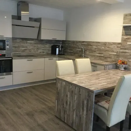 Jarmila Vendeghaz Πανσιόν 4*