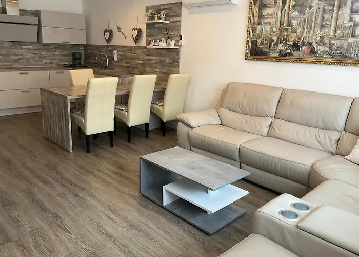 Jarmila Vendeghaz ゲストハウス 4*