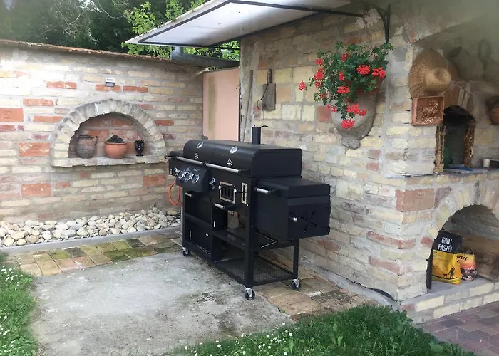 Jarmila Vendeghaz ゲストハウス 4*