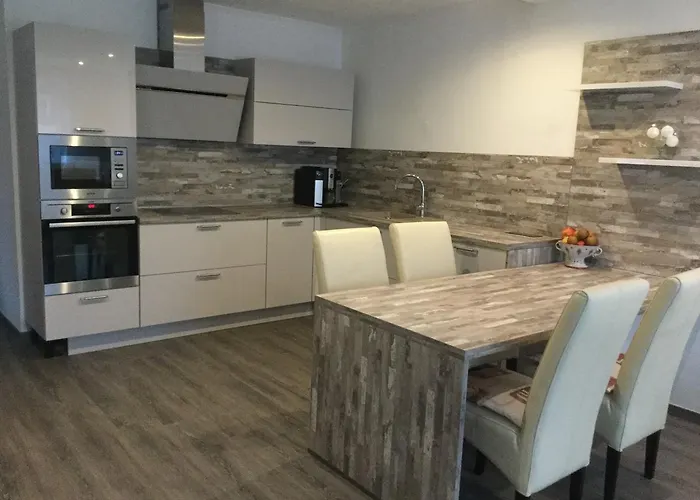 Jarmila Vendeghaz بيت ضيافة 4*